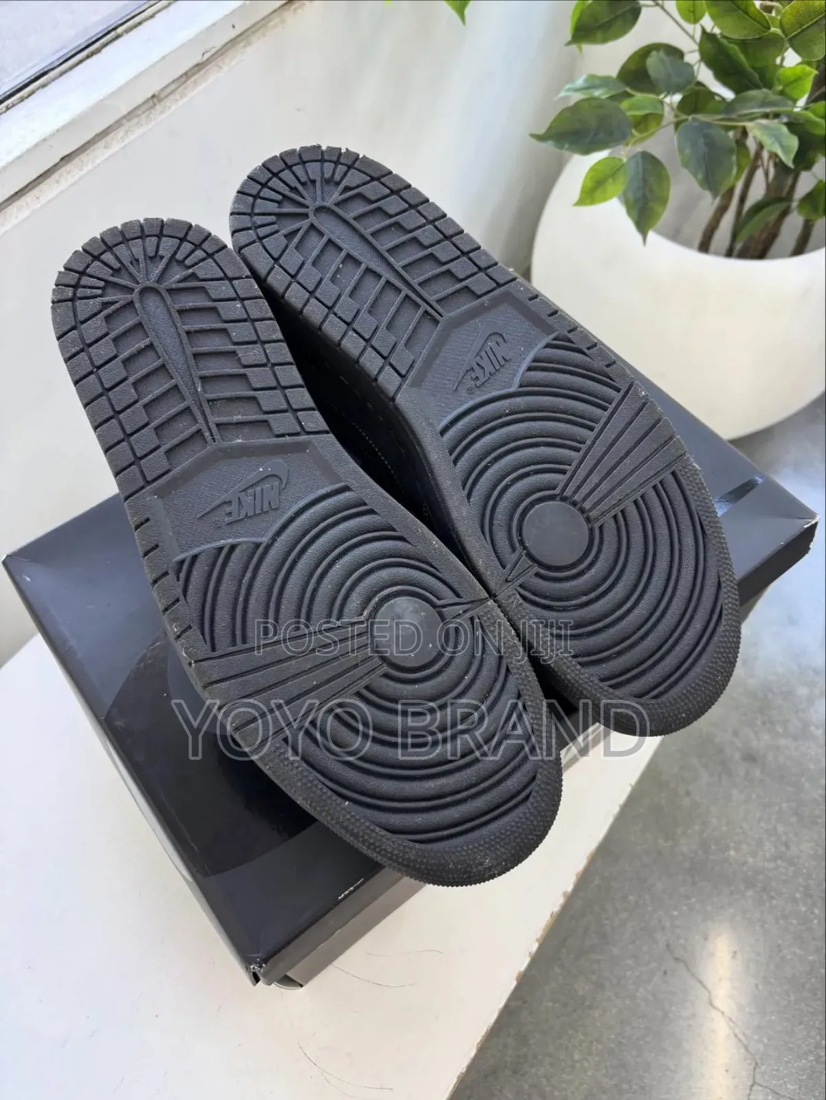 Nike Air Jordan 1 Travis Scoott Black Phantom