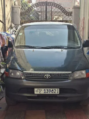 Photo - Toyota HiAce 2006
