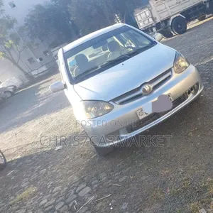 Photo - Toyota Platz 1.0 FWD 2003 Silver