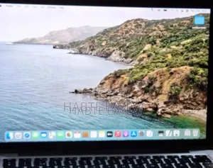 New Laptop Apple MacBook 8GB Intel Core i7 SSD 256GB