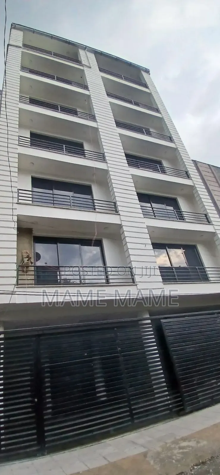 8bdrm House in Addis Abeba, Bole for sale