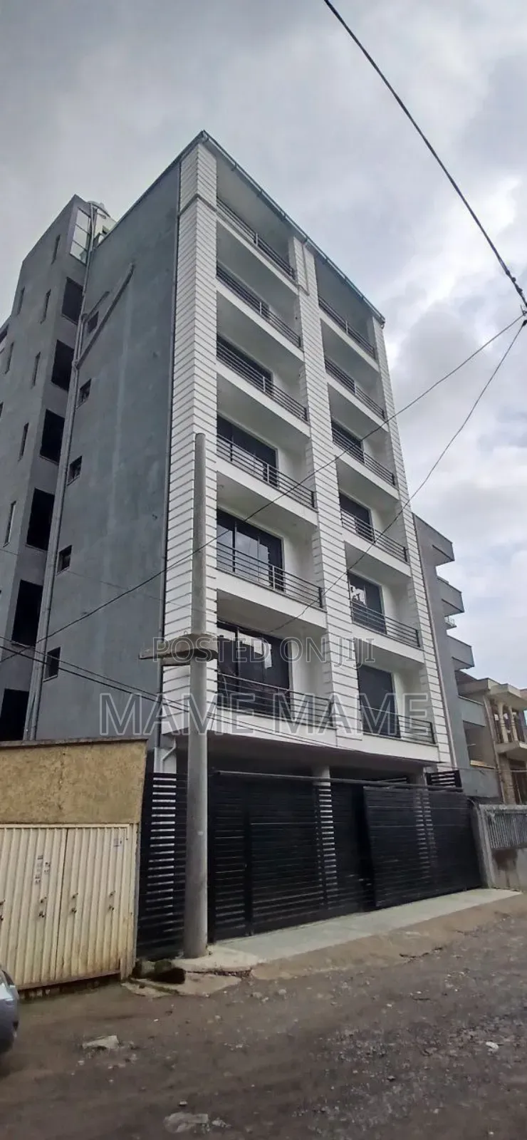 8bdrm House in Addis Abeba, Bole for sale