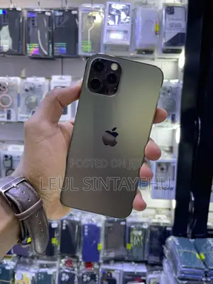 Photo - Apple iPhone 12 Pro 256 GB Black