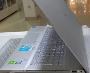 New Laptop HP Envy 17 8GB Intel Core I5 SSD 512GB