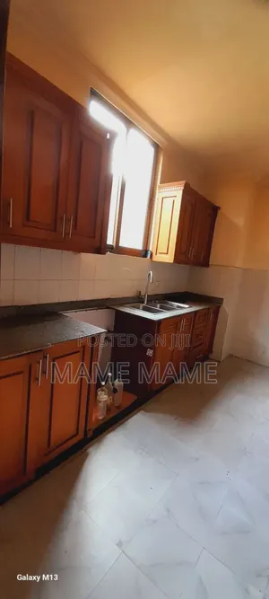 5bdrm House in Addis Abeba, Bole for sale