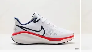 Photo - Nike Zoom Vomero 17