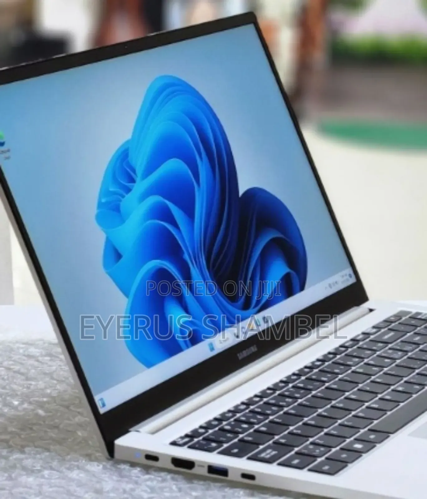 New Laptop Samsung 8GB Intel Core I5 SSD 256GB