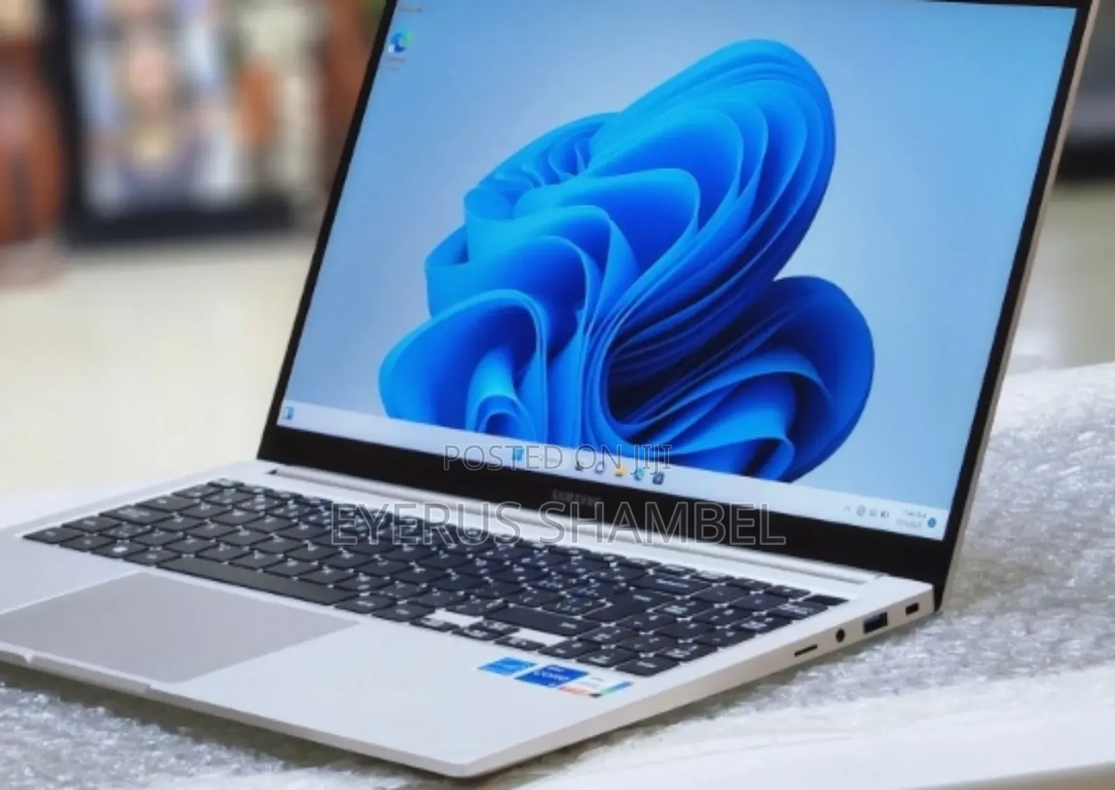 New Laptop Samsung 8GB Intel Core I5 SSD 256GB