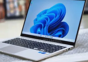 New Laptop Samsung 8GB Intel Core I5 SSD 256GB