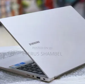 New Laptop Samsung 8GB Intel Core I5 SSD 256GB