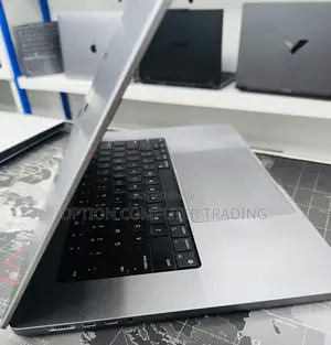 New Laptop Apple MacBook 16GB Apple M1 Max SSD 1T