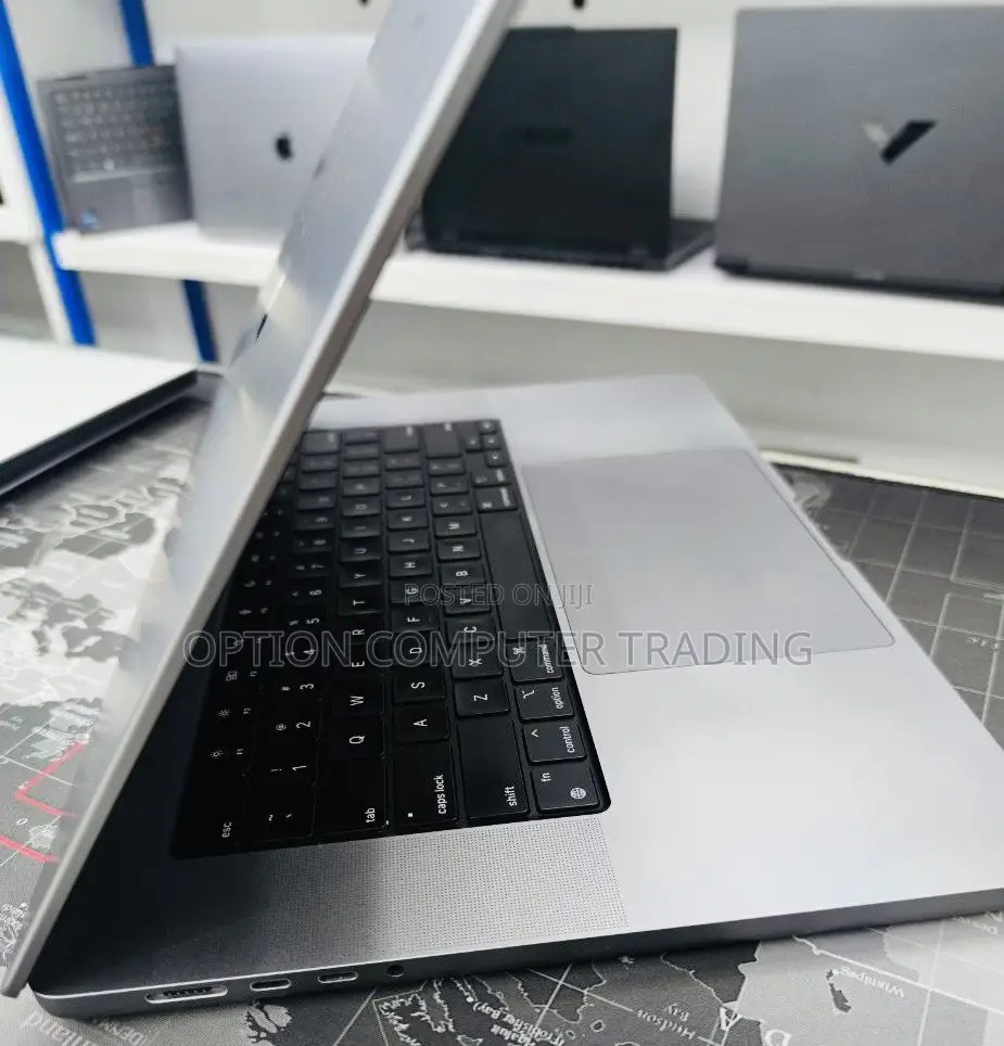 New Laptop Apple MacBook 16GB Apple M1 Max SSD 1T