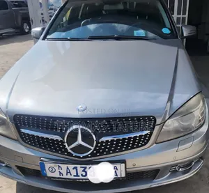 Photo - Mercedes-Benz C180 2009 Gray