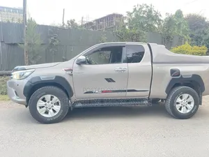 Toyota Hilux 2018 Gold