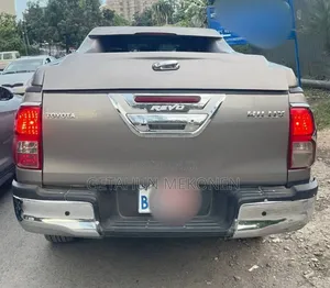 Toyota Hilux 2018 Gold
