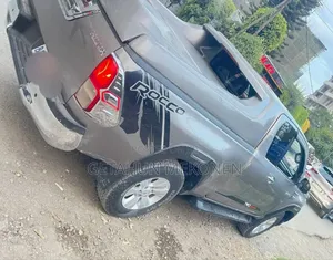 Toyota Hilux 2018 Gold