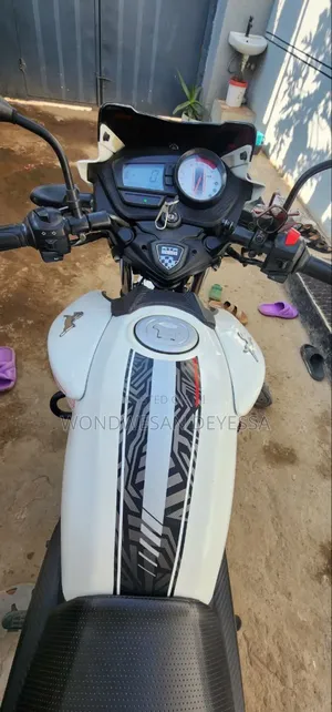 Photo - TVS Apache 180 RTR 2023 White