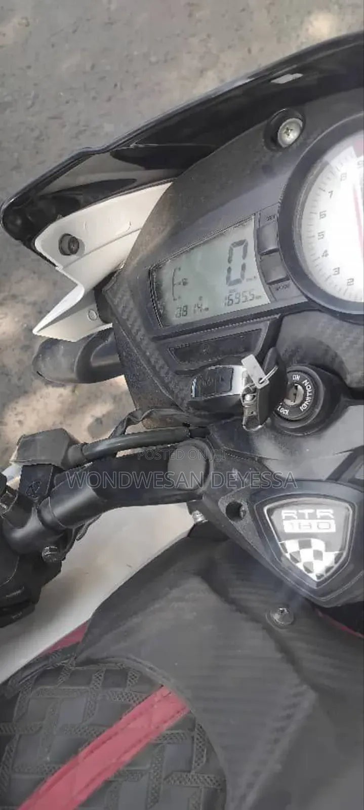 TVS Apache 180 RTR 2023 White