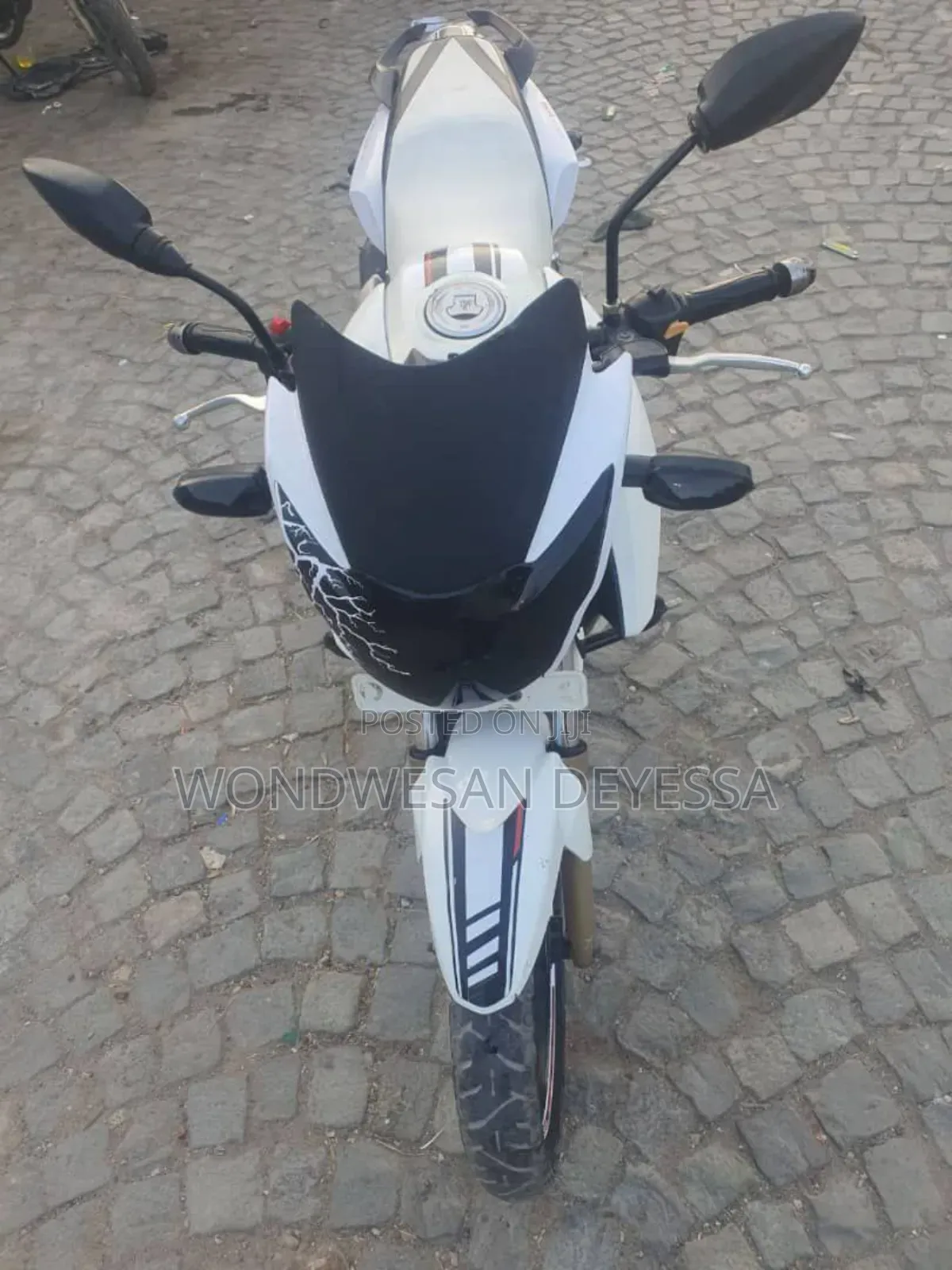 TVS Apache 180 RTR 2023 White