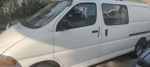 Toyota HiAce 2000 White