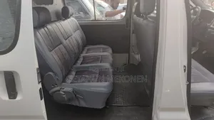 Toyota HiAce 2000 White
