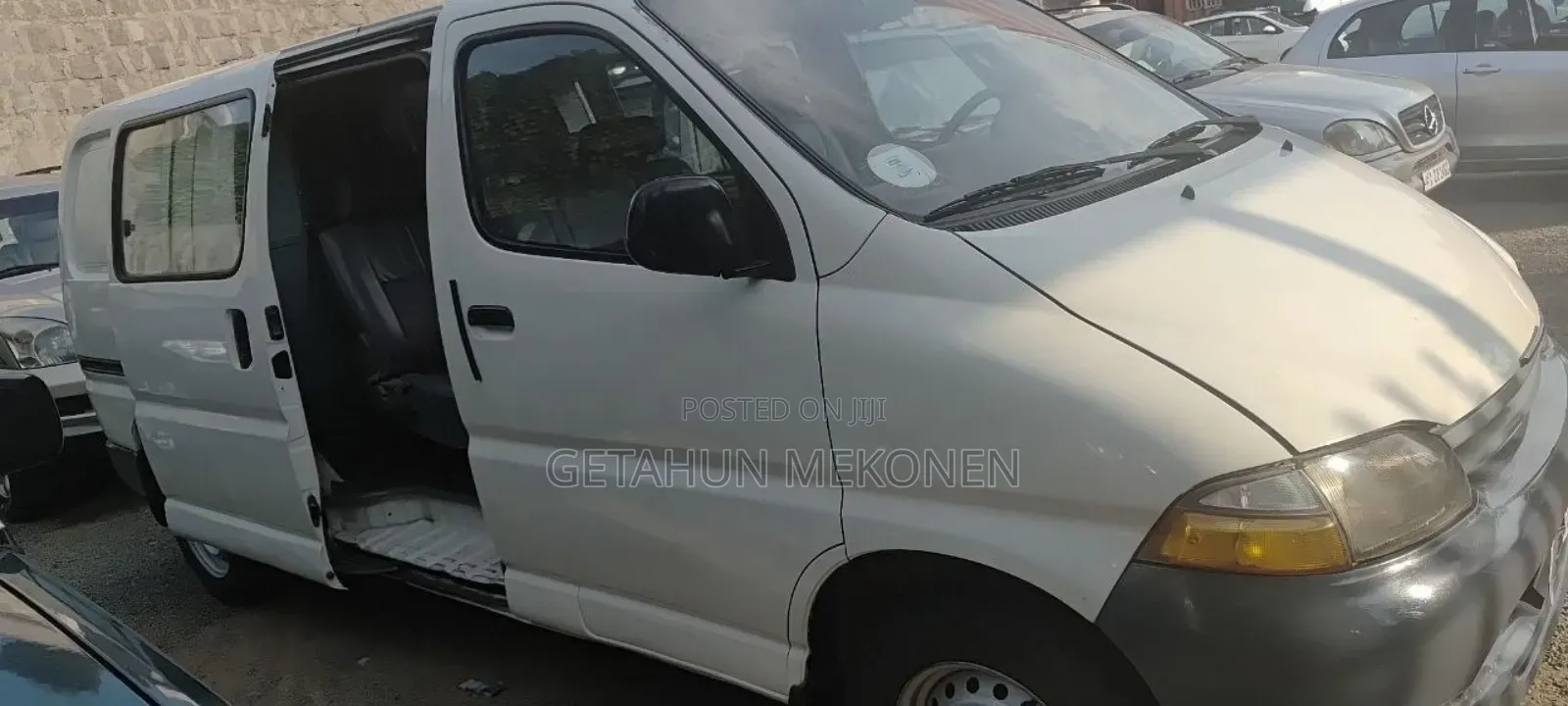 Toyota HiAce 2000 White