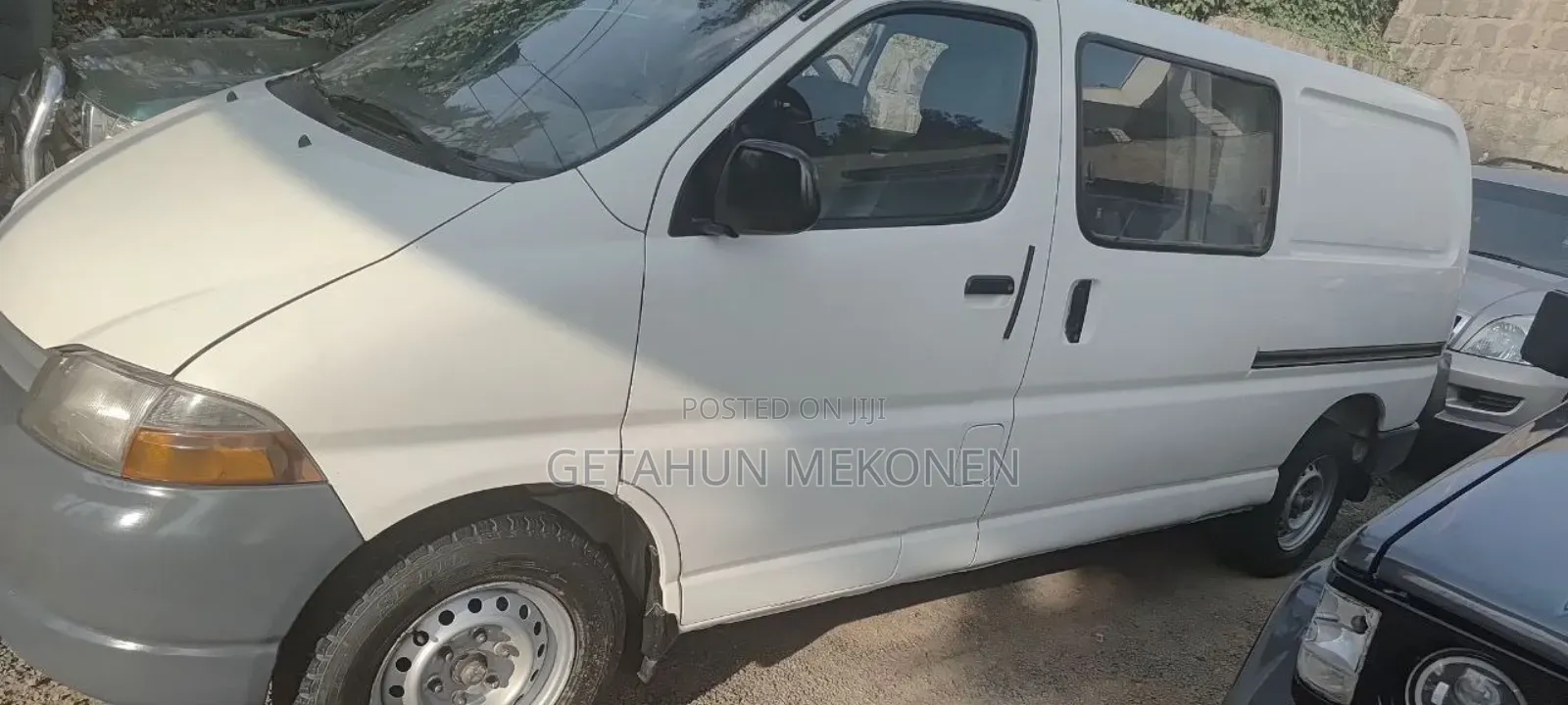 Toyota HiAce 2000 White