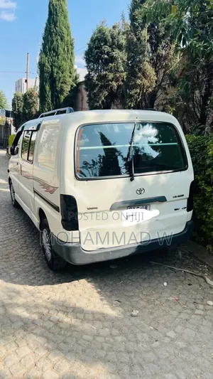 Toyota HiAce 2006 White