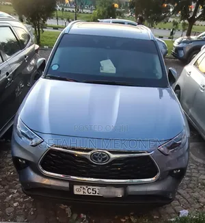 Toyota Highlander Hybrid 2023 Blue