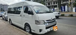 Toyota HiAce 2017 White