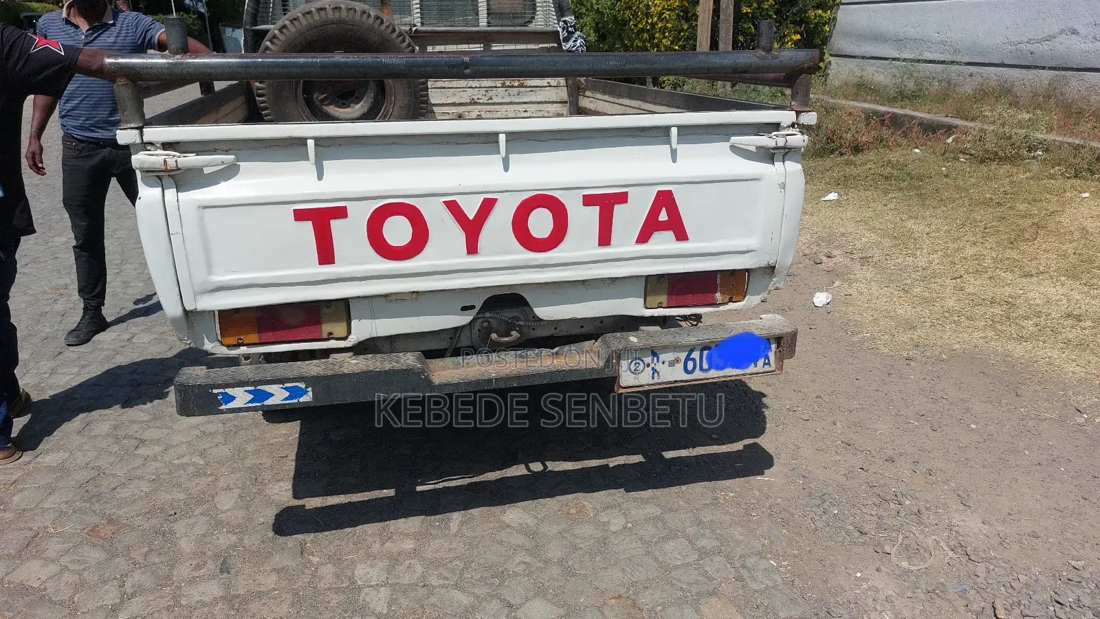 Toyota Hilux 1990 White
