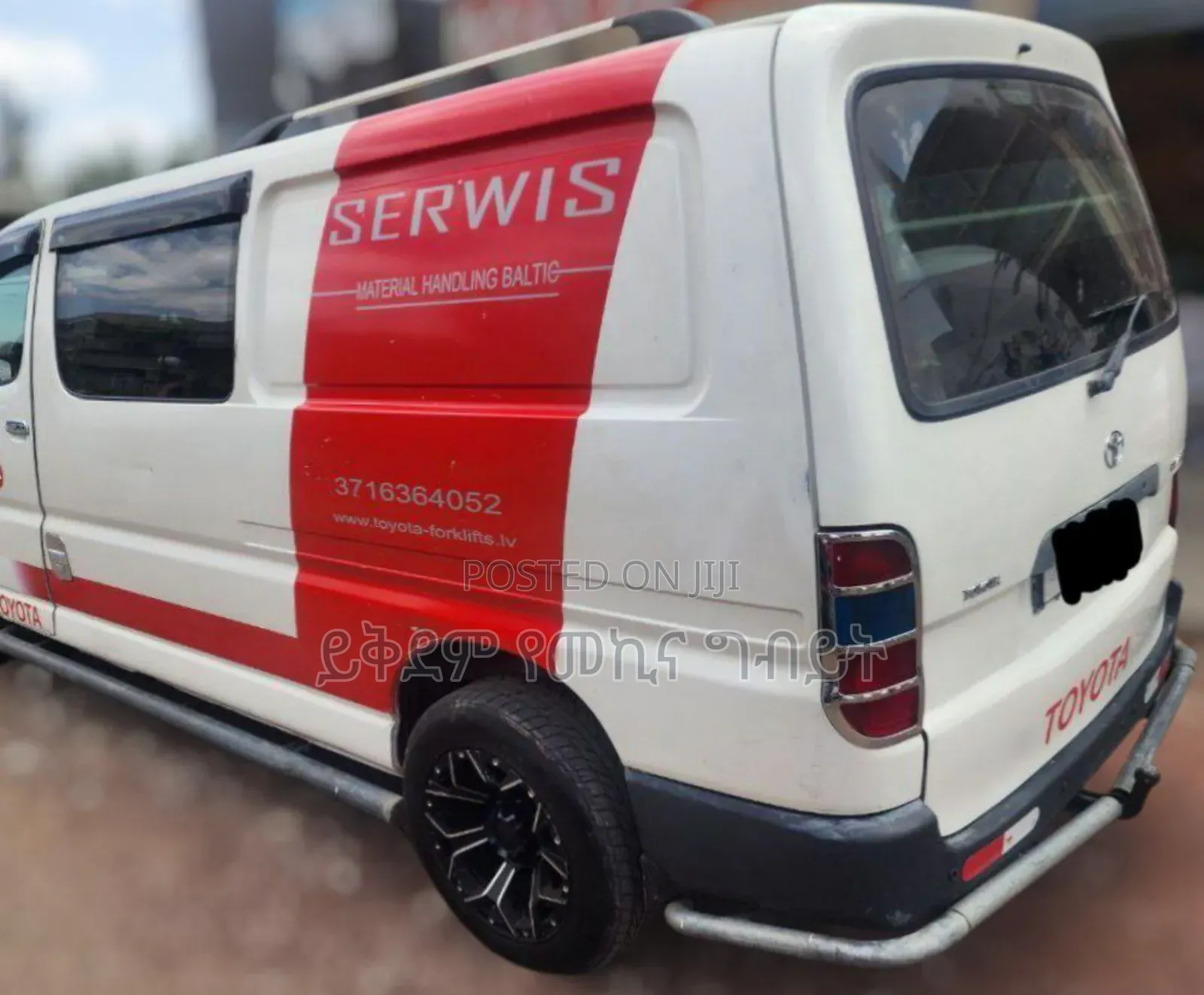 Toyota HiAce 2011 White