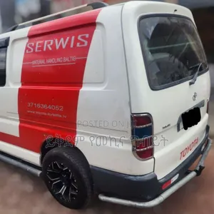 Toyota HiAce 2011 White