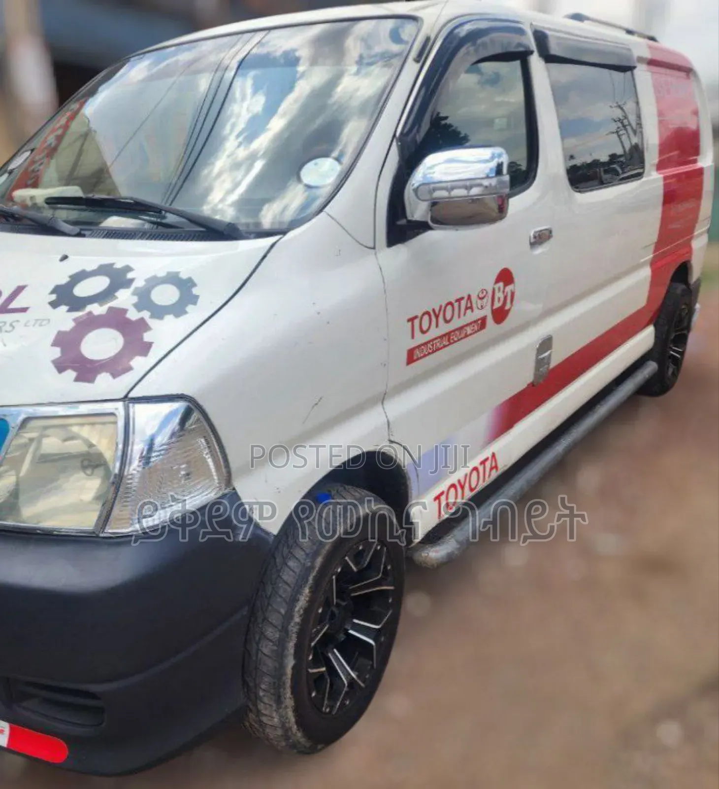 Toyota HiAce 2011 White