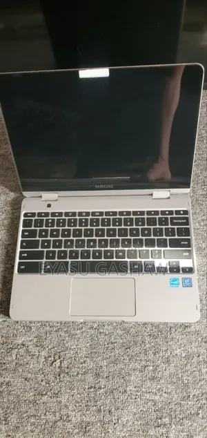 Laptop Samsung Galaxy Book 2 4GB Intel Core M3 SSD 128GB