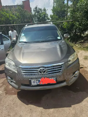 Toyota RAV4 2.5 2012 Gold