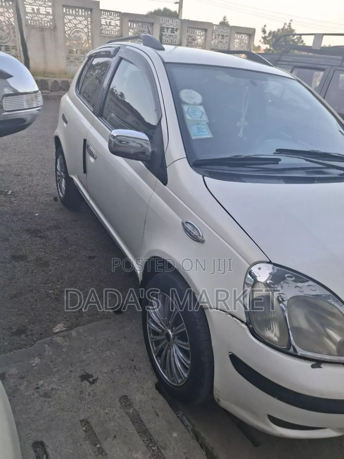 Toyota Vitz 2004 White