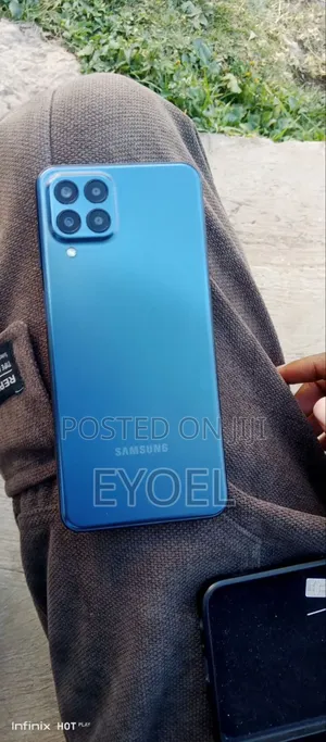 Photo - Samsung Galaxy M33 128 GB Blue