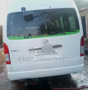 Toyota HiAce 2014 White