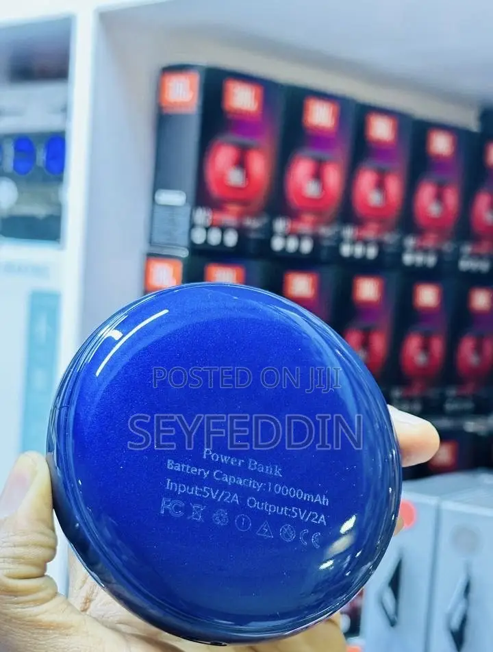 Power Bank 10,000mah Very Convenient to Hold and Move