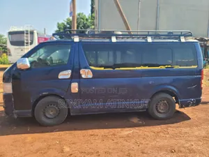 Photo - Toyota HiAce 2005 Blue