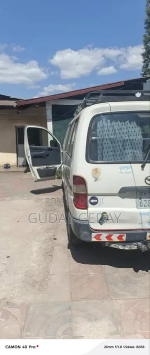 Toyota HiAce 2001 White