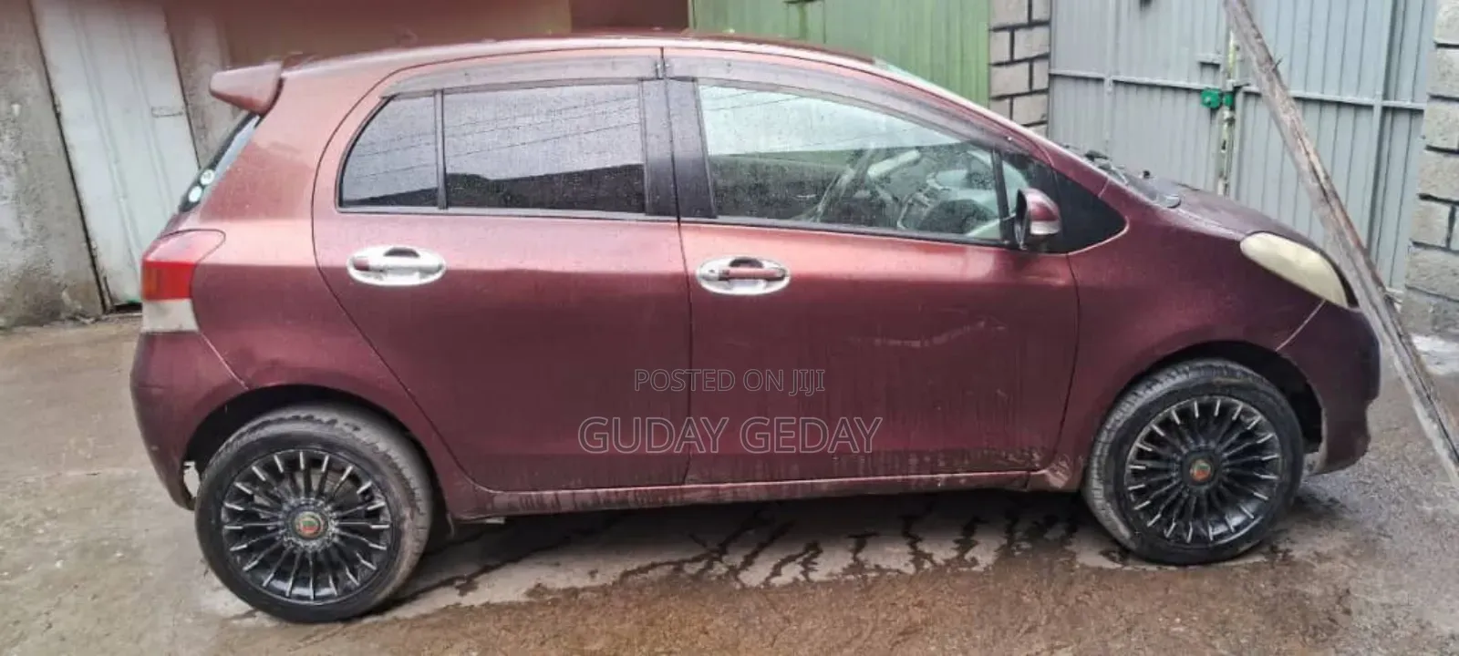 Toyota Yaris Base Sedan 4dr 2010 Silver