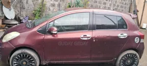 Toyota Yaris Base Sedan 4dr 2010 Silver