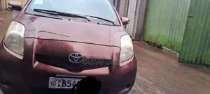 Toyota Yaris Base Sedan 4dr 2010 Silver