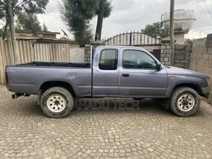 Photo - Toyota Hilux 1998 Gray