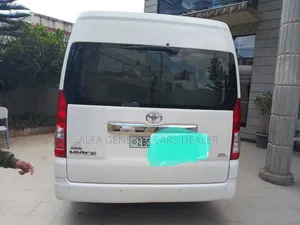 Toyota HiAce 2022 White