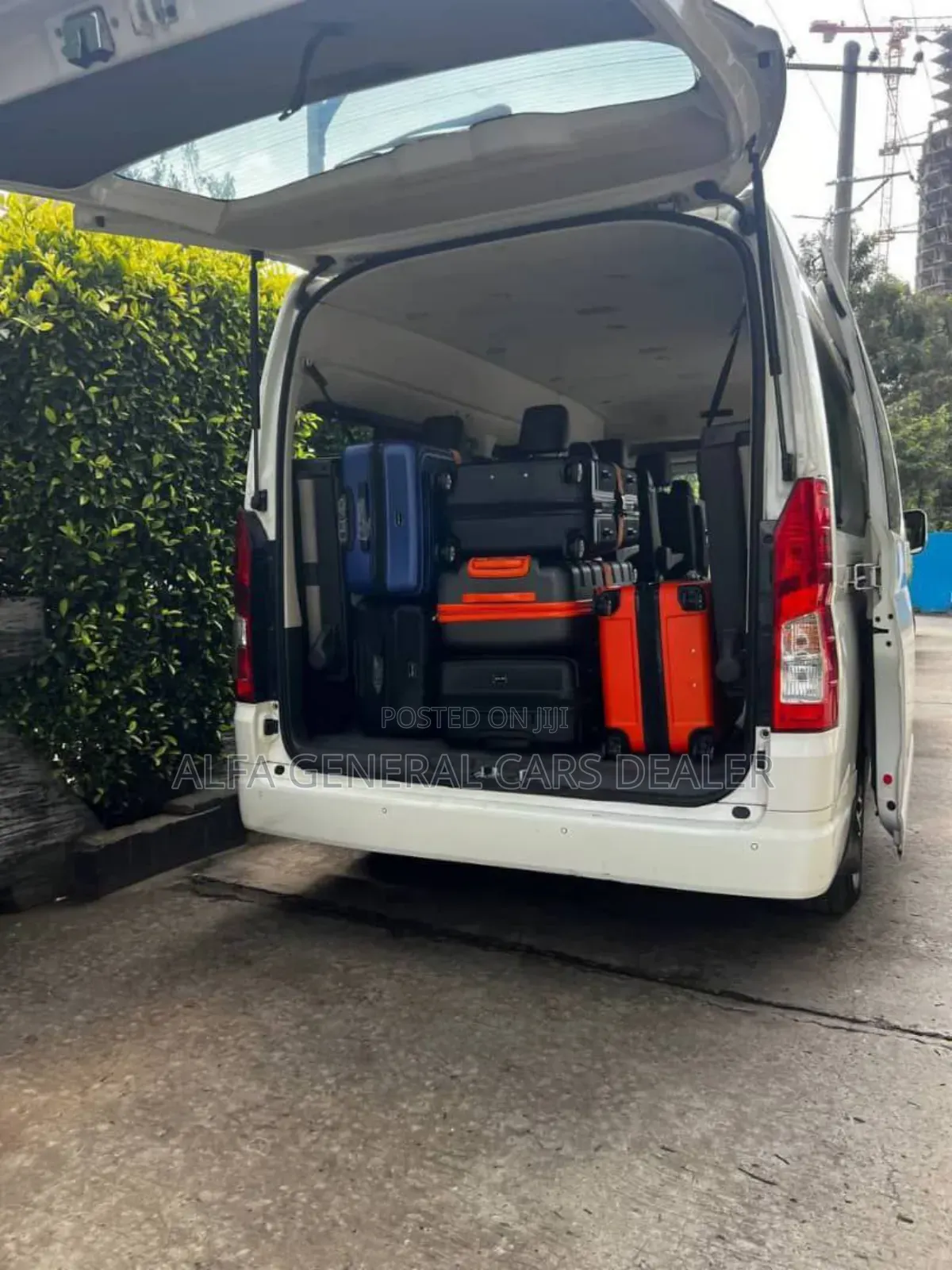 Toyota HiAce 2022 White