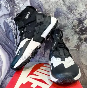 Photo - Nike Air Huarache Gripp “Vast Grey”