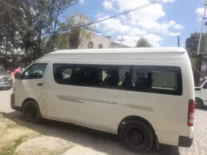 Toyota HiAce 2015 White